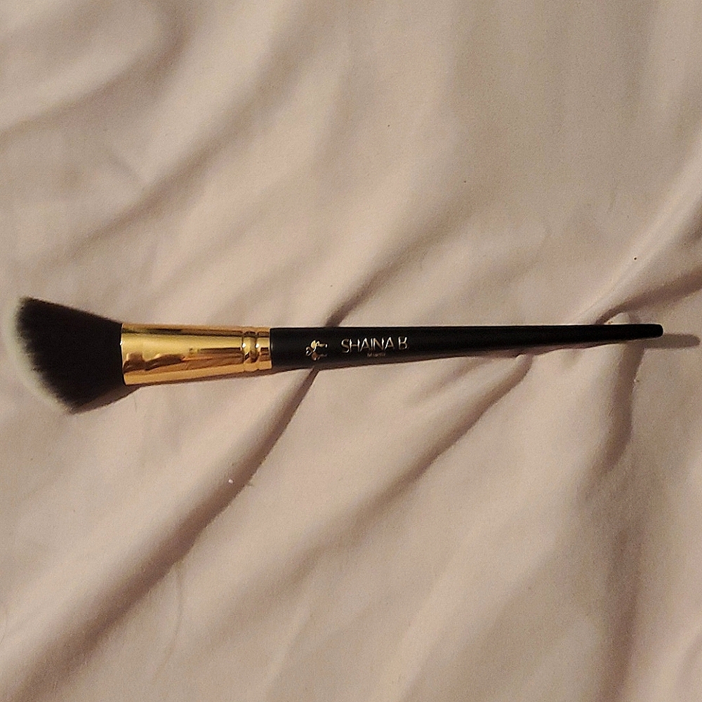 SHAINA B Contour Brush